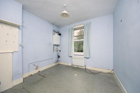 28 Windermere Road, London, W5 4TD