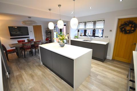 Corner House Trundle Lane, Fishlake, Doncaster, DN7 5LP