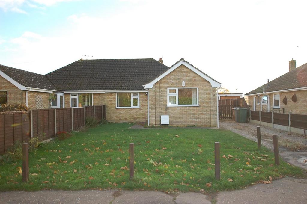School Road, Lingwood 3 bed semidetached bungalow to rent £850 pcm