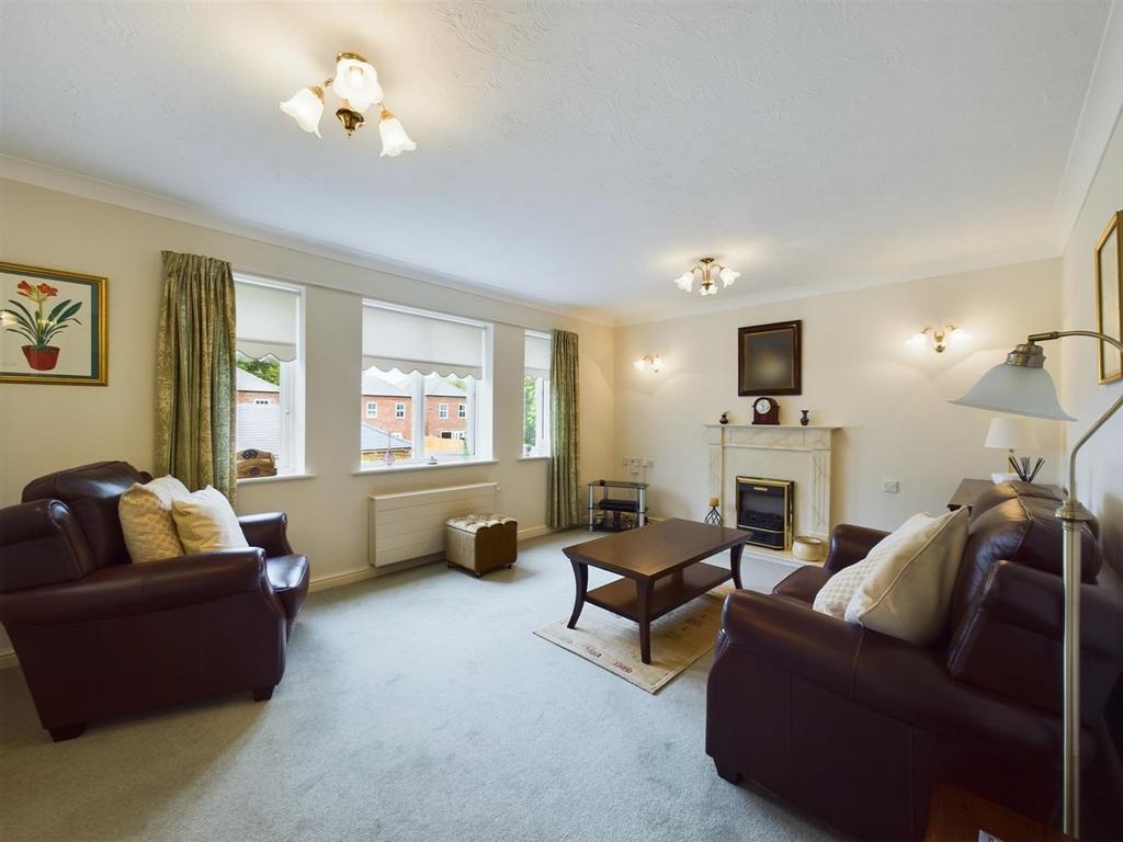 Minster Court, Bracebridge Heath 2 bed apartment for sale £134,500