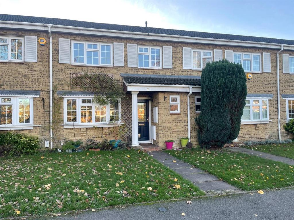 Colne Drive, WaltonOnThames 3 bed house £2,000 pcm (£462 pw)