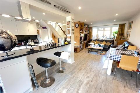 3 bedroom house to rent - Colne Drive, Walton-On-Thames
