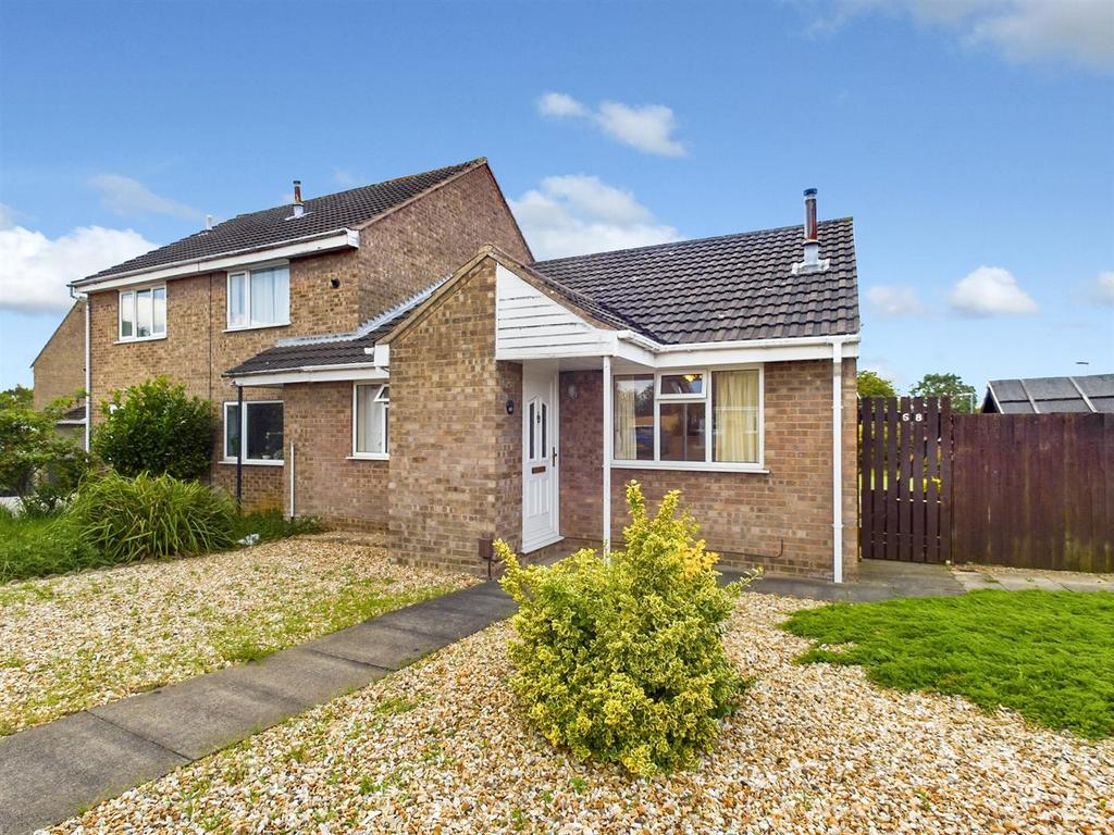 Montaigne Crescent, Lincoln 2 bed semidetached bungalow for sale £