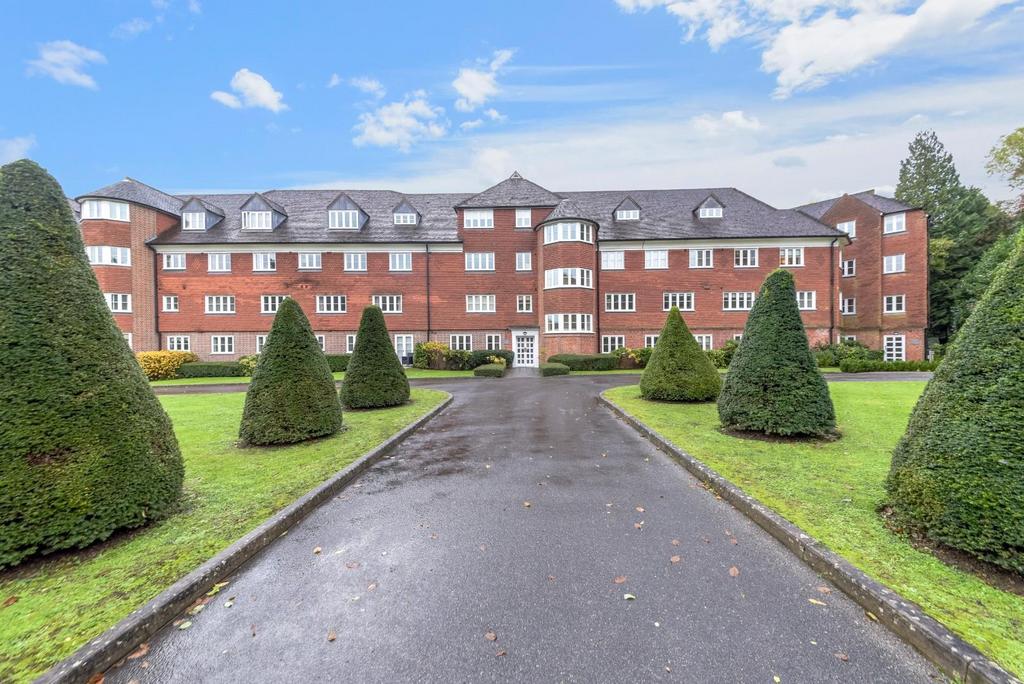 Elizabeth Drive, Banstead 2 bed flat for sale £300,000