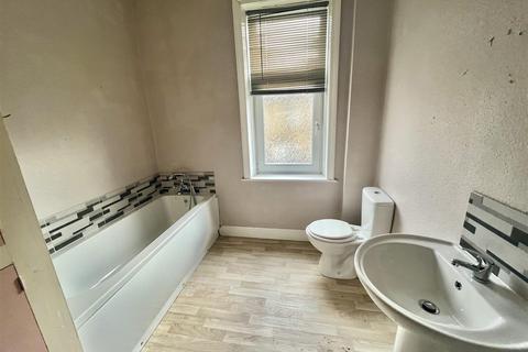 2 bedroom house for sale, Catherine Street, Elland