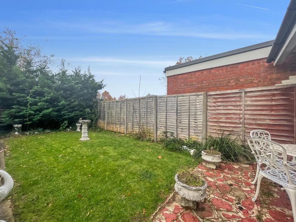 Cleves Way, Ashford TN23 2 bed semidetached house for sale £230,000