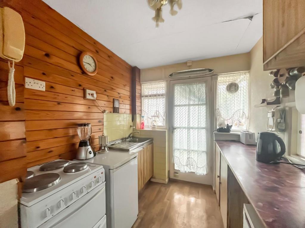 Cleves Way, Ashford TN23 2 bed semidetached house for sale £230,000