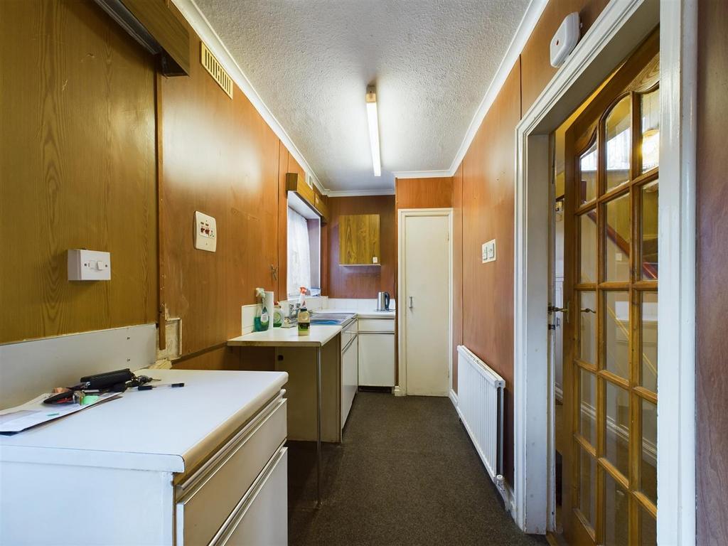 Kitchen: