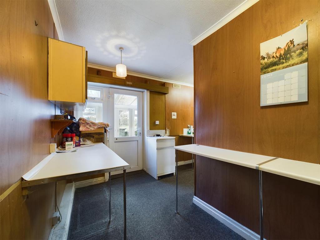 Kitchen: