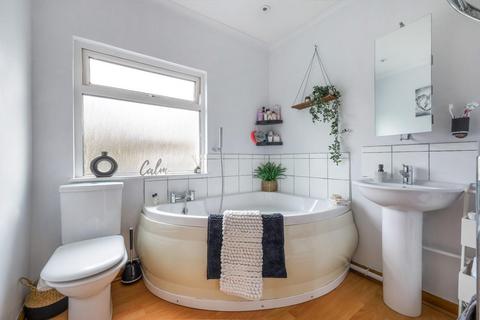 54 Ferndale Road, Banstead, SM7 2EX