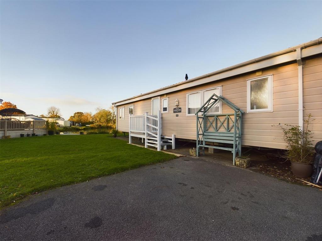 Cathedral View, Newark Road 2 bed detached bungalow for sale £135,000