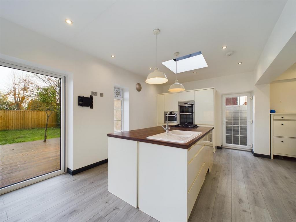 Open plan kitchen/diner: