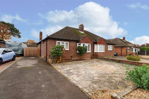 2 bedroom semi-detached bungalow for sale - Linkway, Fleet GU52
