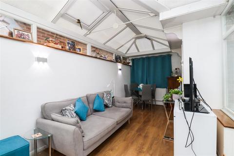 2 bedroom semi-detached bungalow for sale - Linkway, Fleet GU52