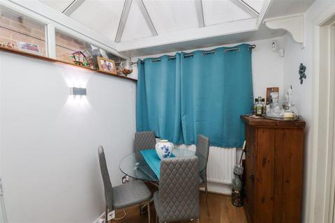 2 bedroom semi-detached bungalow for sale - Linkway, Fleet GU52