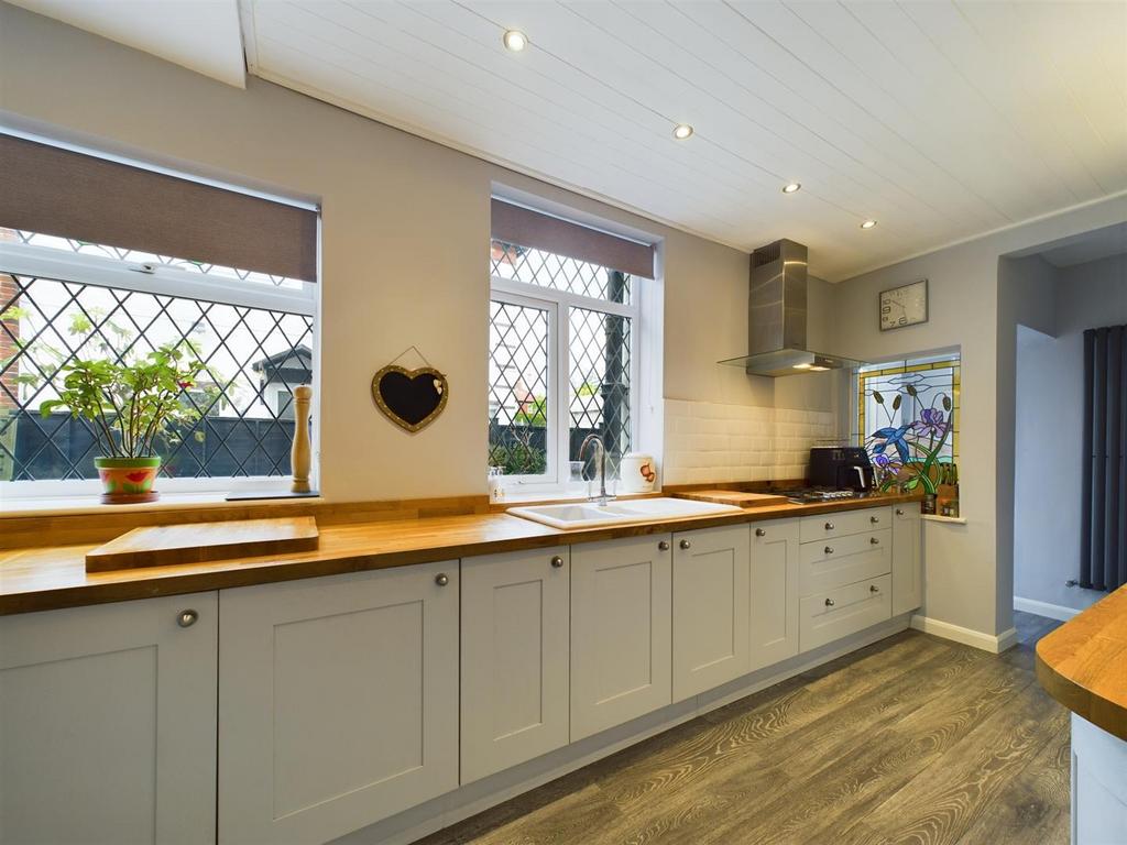 Kitchen: