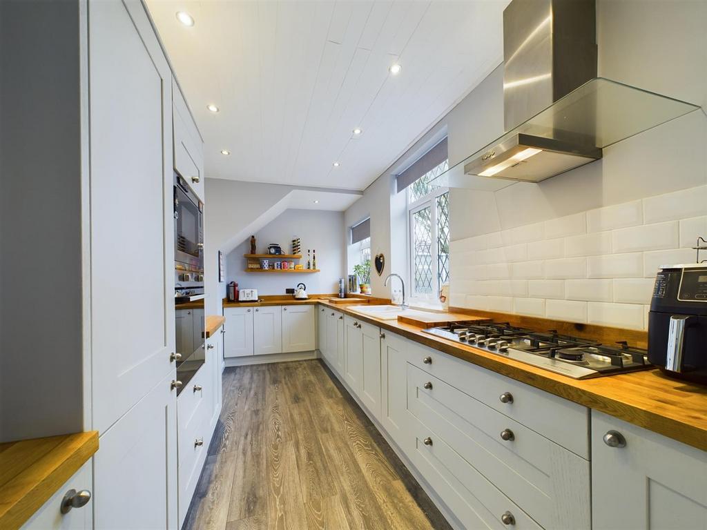 Kitchen: