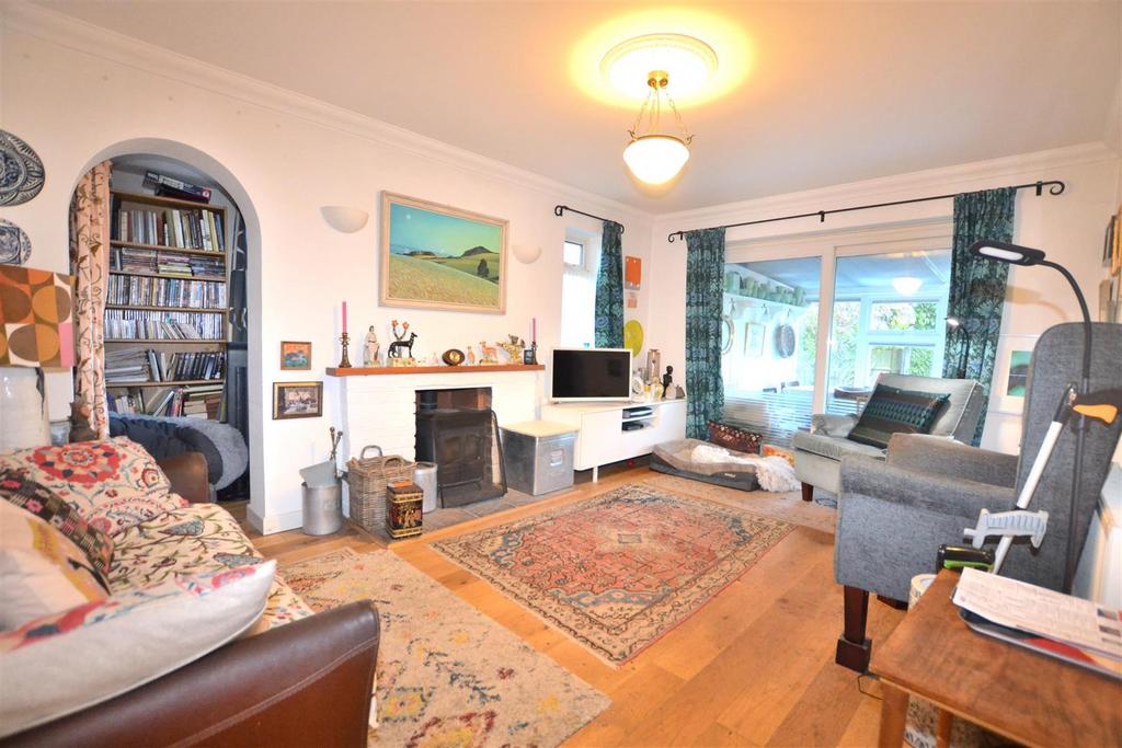 Folly Hill, Farnham GU9 3 bed detached bungalow for sale £625,000