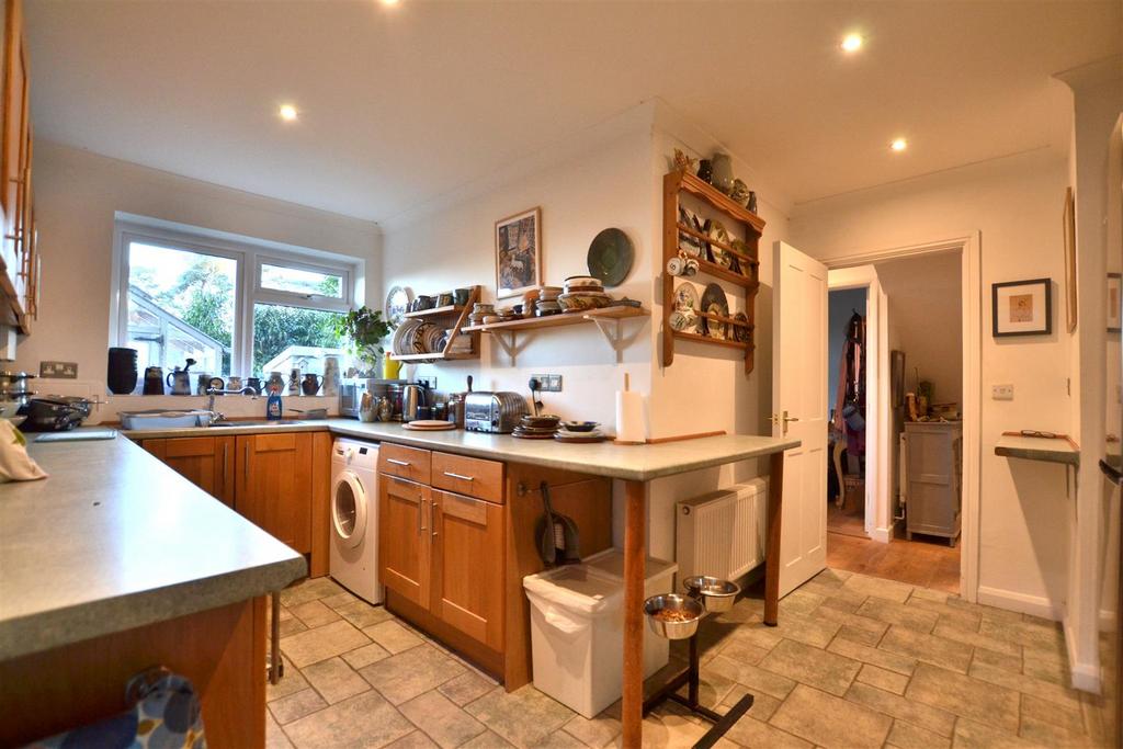 Kitchen 2.JPG