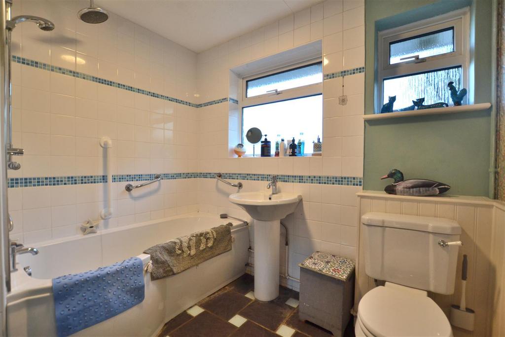 Family Bathroom.JPG