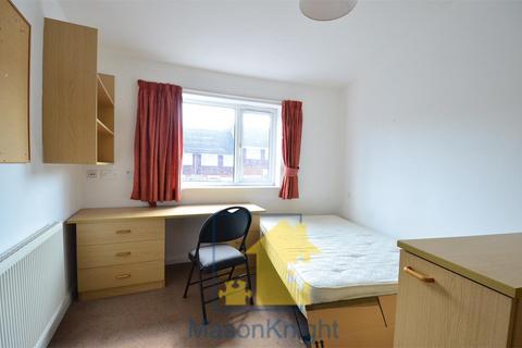 4 bedroom flat to rent - St. Stephens Court, Selly Oak, Birmingham B29