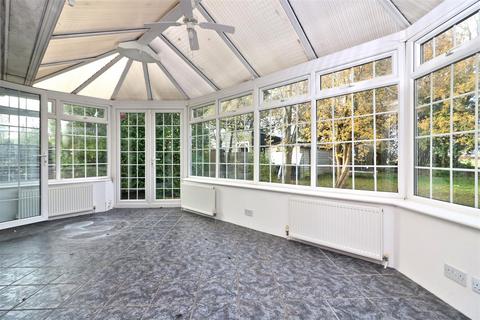 4 bedroom detached bungalow for sale - Raffin Close, Datchworth, Knebworth, Herts, SG3
