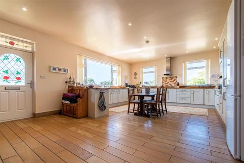 3 bedroom detached bungalow for sale - Trenewan, Looe