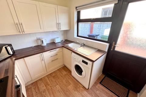 2 bedroom detached bungalow to rent - Ashen Close, Dudley
