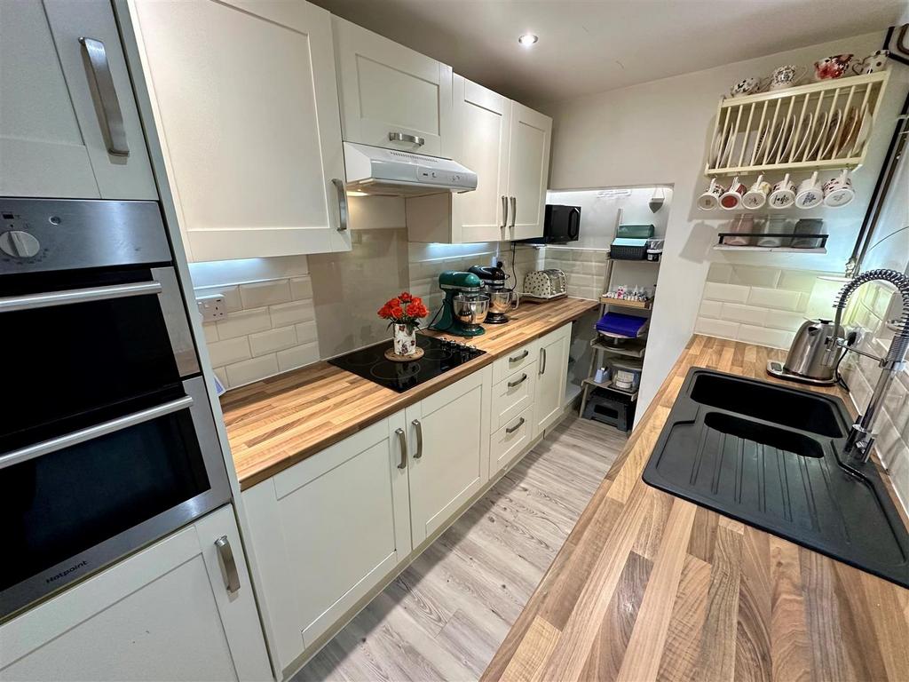 Bristol Road, Gloucester 3 bed terraced house for sale £215,000