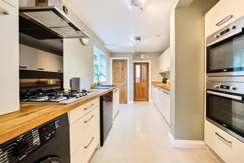 101 Broadgate Walk, Horsforth, Leeds, LS18 4EZ
