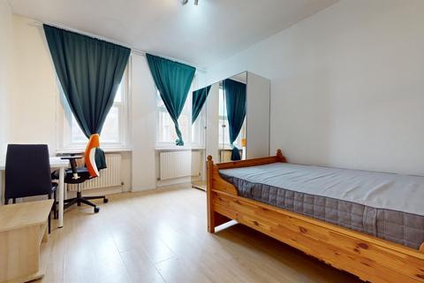 3 bedroom flat to rent - Talgarth Road, West Kensington W14