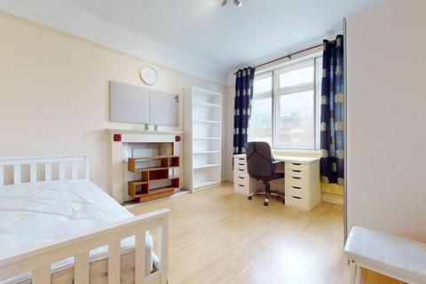 3 bedroom flat to rent - Talgarth Road, West Kensington W14