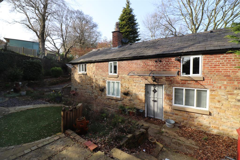 Firwood Fold, Bolton, BL2 3AG 3 bed detached house £1,280 pcm (£295 pw)