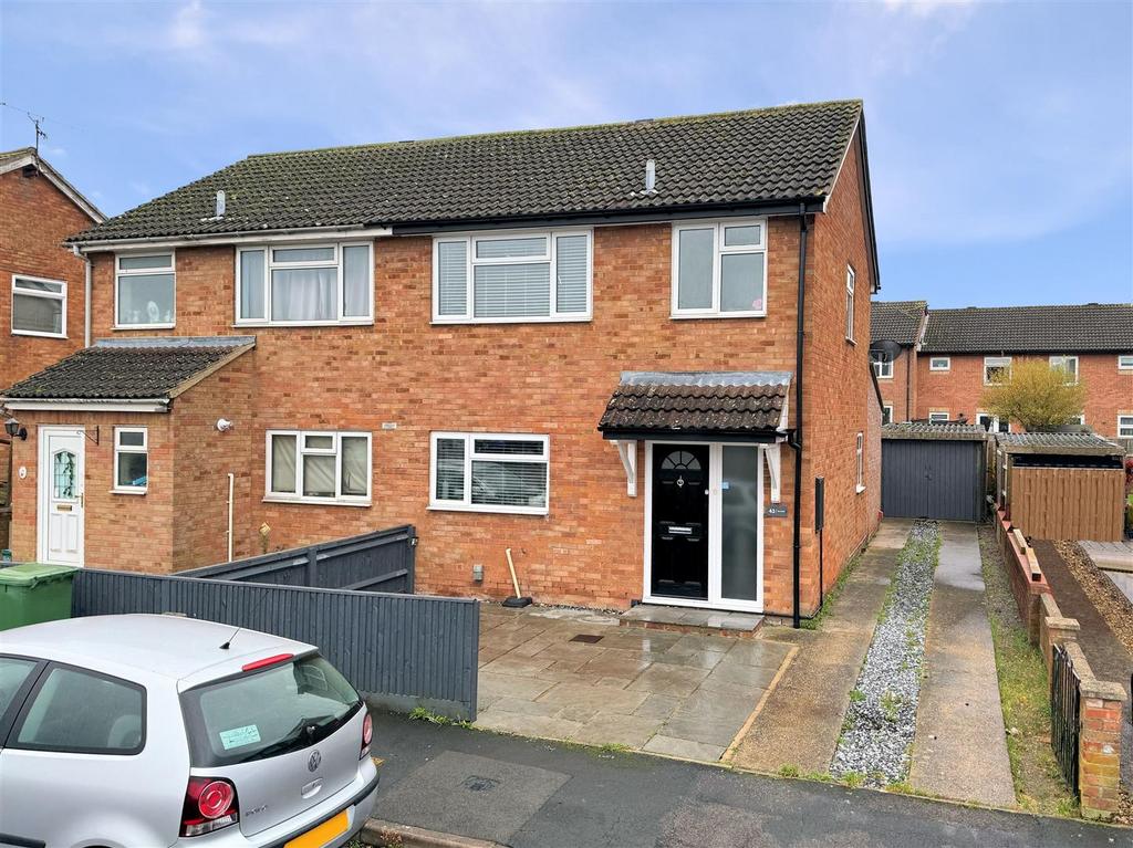 Tyne Road, Aylesbury HP21 3 bed semidetached house for sale £375,000