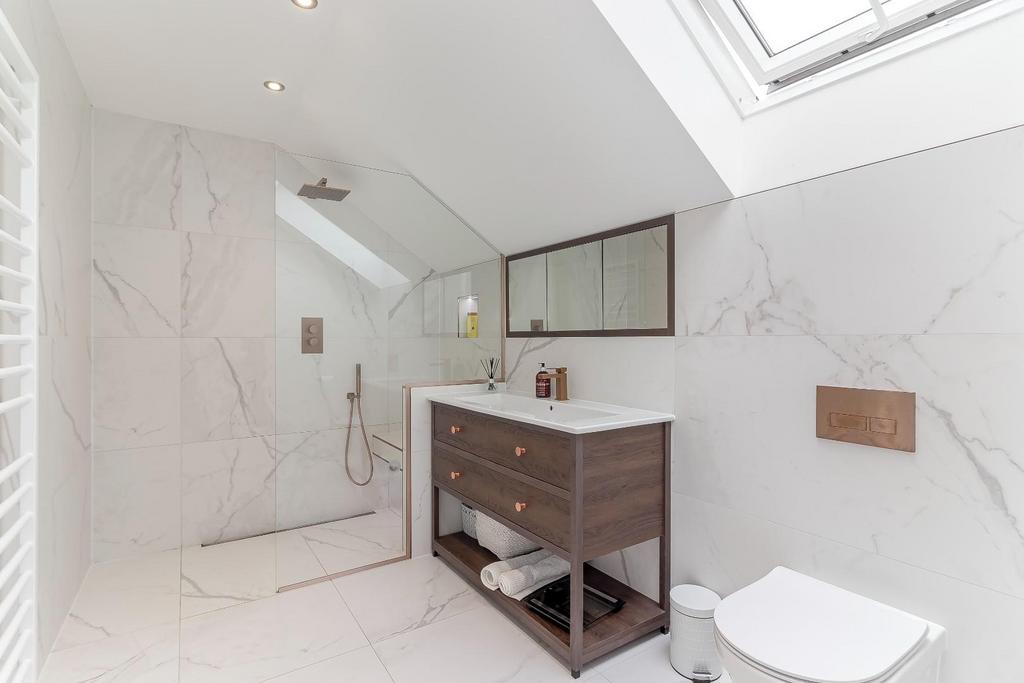 Master Bedroom Ensuite.jpg