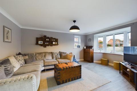 14 Bulrush Close, Scarning, Dereham, NR19 2UE