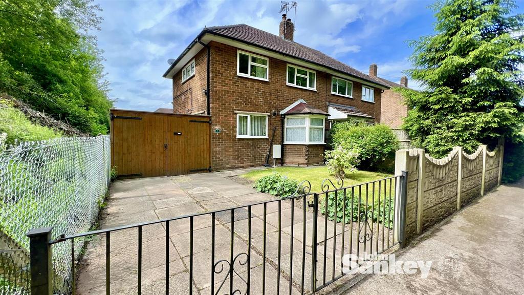 Robin Hood Avenue, Warsop, Mansfield 2 bed semidetached house for sale