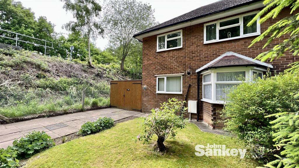 Robin Hood Avenue, Warsop, Mansfield 2 bed semidetached house for sale