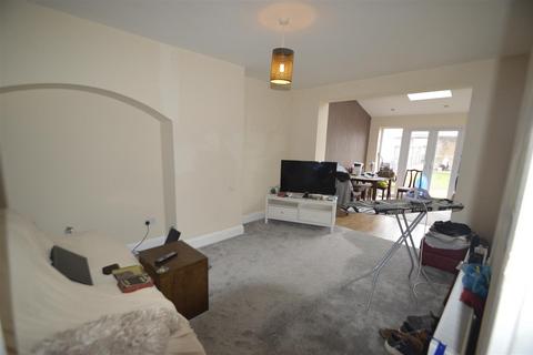 3 bedroom end of terrace house for sale - Heathway, Dagenham
