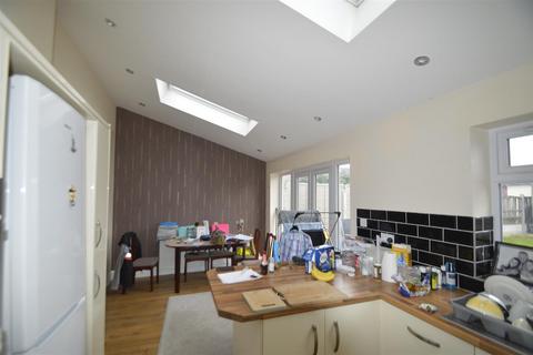 3 bedroom end of terrace house for sale - Heathway, Dagenham