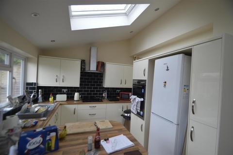 87 Heathway, Dagenham, RM9 6AY