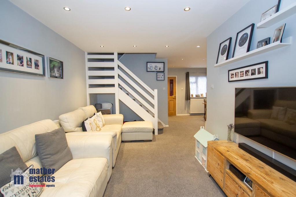 Woburn Close, Stevenage 3 bed terraced house £400,000