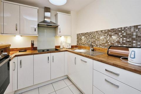 2 bedroom apartment for sale, Folland Court Hamble Lane, Hamble, Southampton, Hampshire SO31 4JS