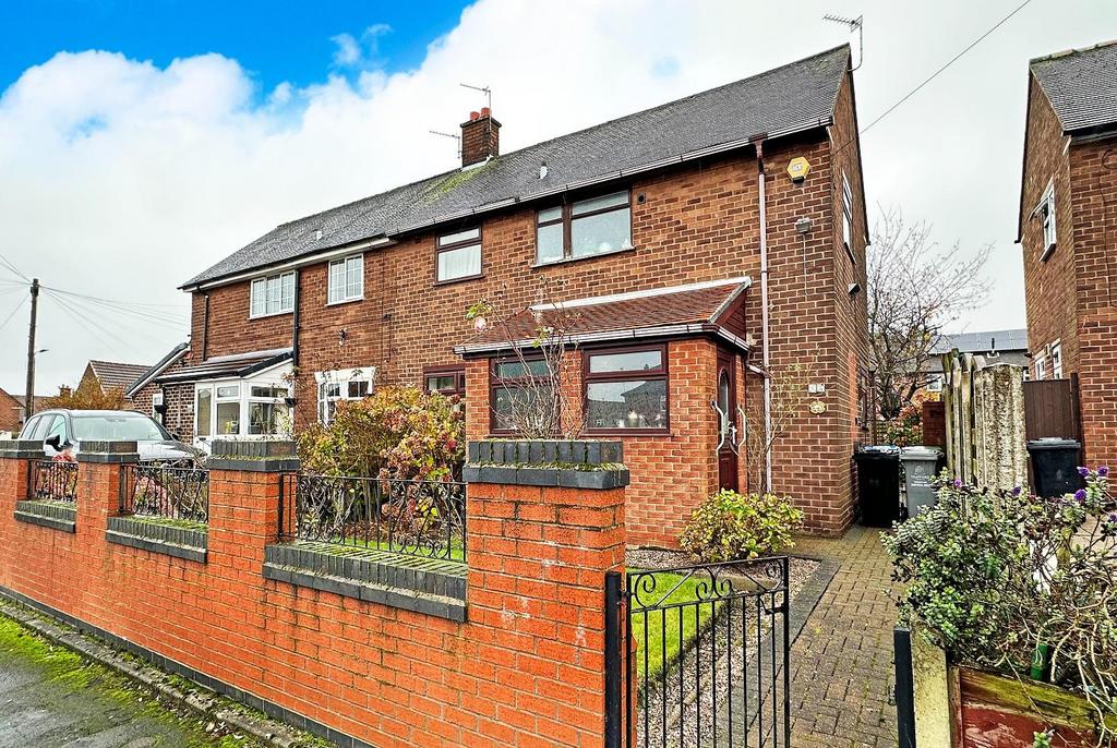 Broomwood Road, Timperley 3 bed semidetached house for sale £325,000