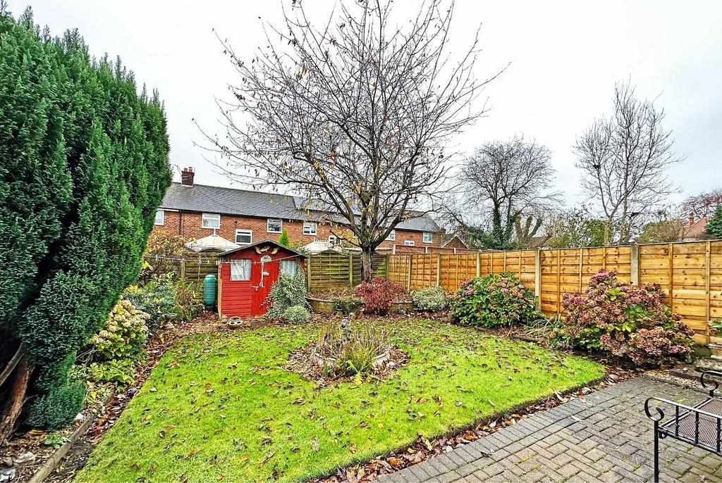 Broomwood Road, Timperley 3 bed semidetached house £325,000