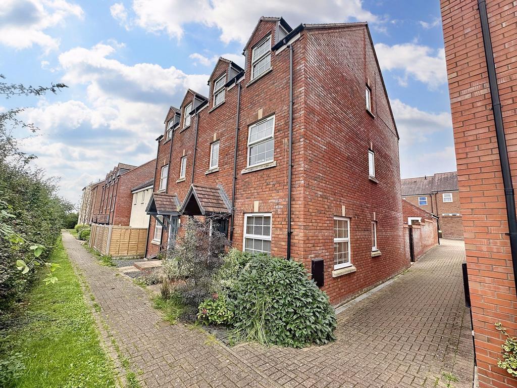Dymock Red Walk, Holmer, Hereford, HR1 4 bed semidetached house for