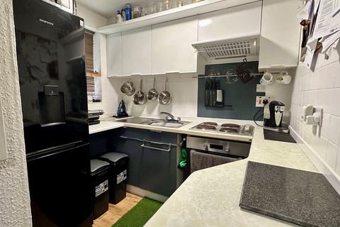 1 bedroom flat for sale - Sandown Drive, Bobblestock, Hereford, HR4