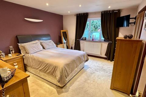 3 bedroom detached bungalow for sale, Croft Road, Clehonger, Hereford, HR2