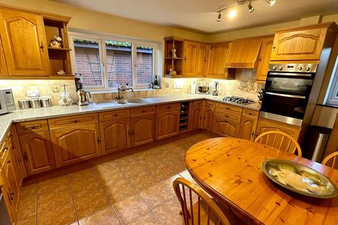 The Ashes Croft Road, Clehonger, Hereford, HR2 9ST