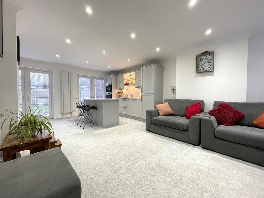 Lounge / kitchen